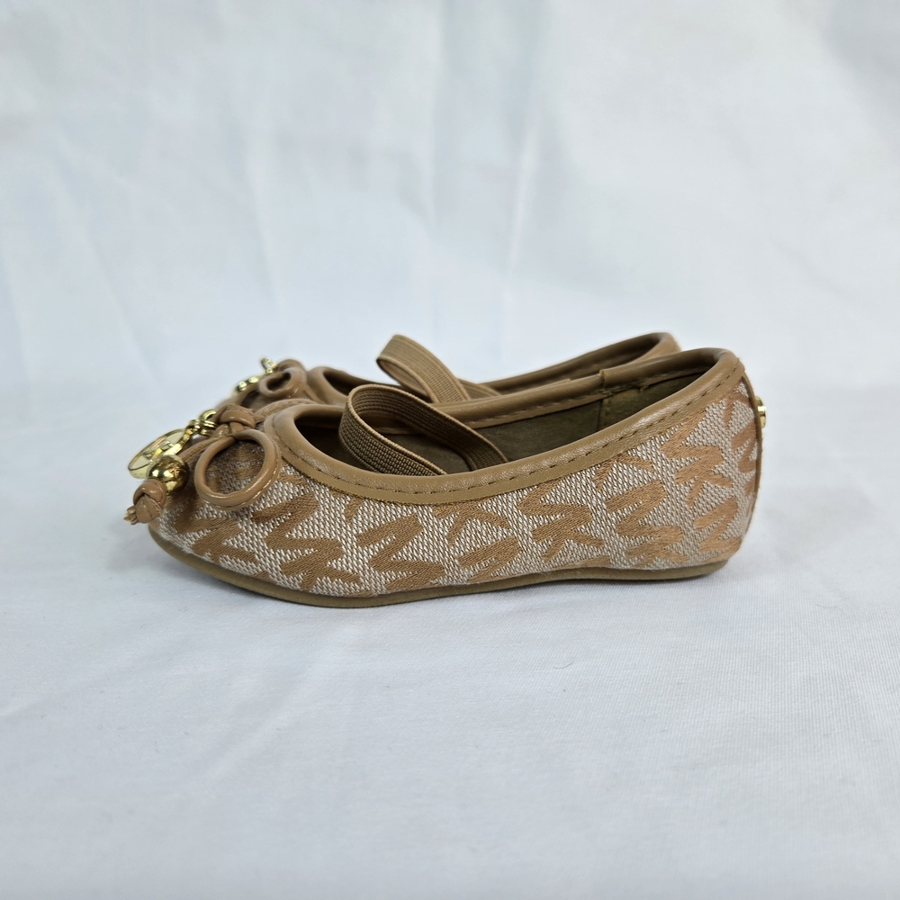 Michael Kors Toddler Girl Tan Fatima Signature‎ Print Logo Charms Ballet Flats 5 - Picture 5 of 9